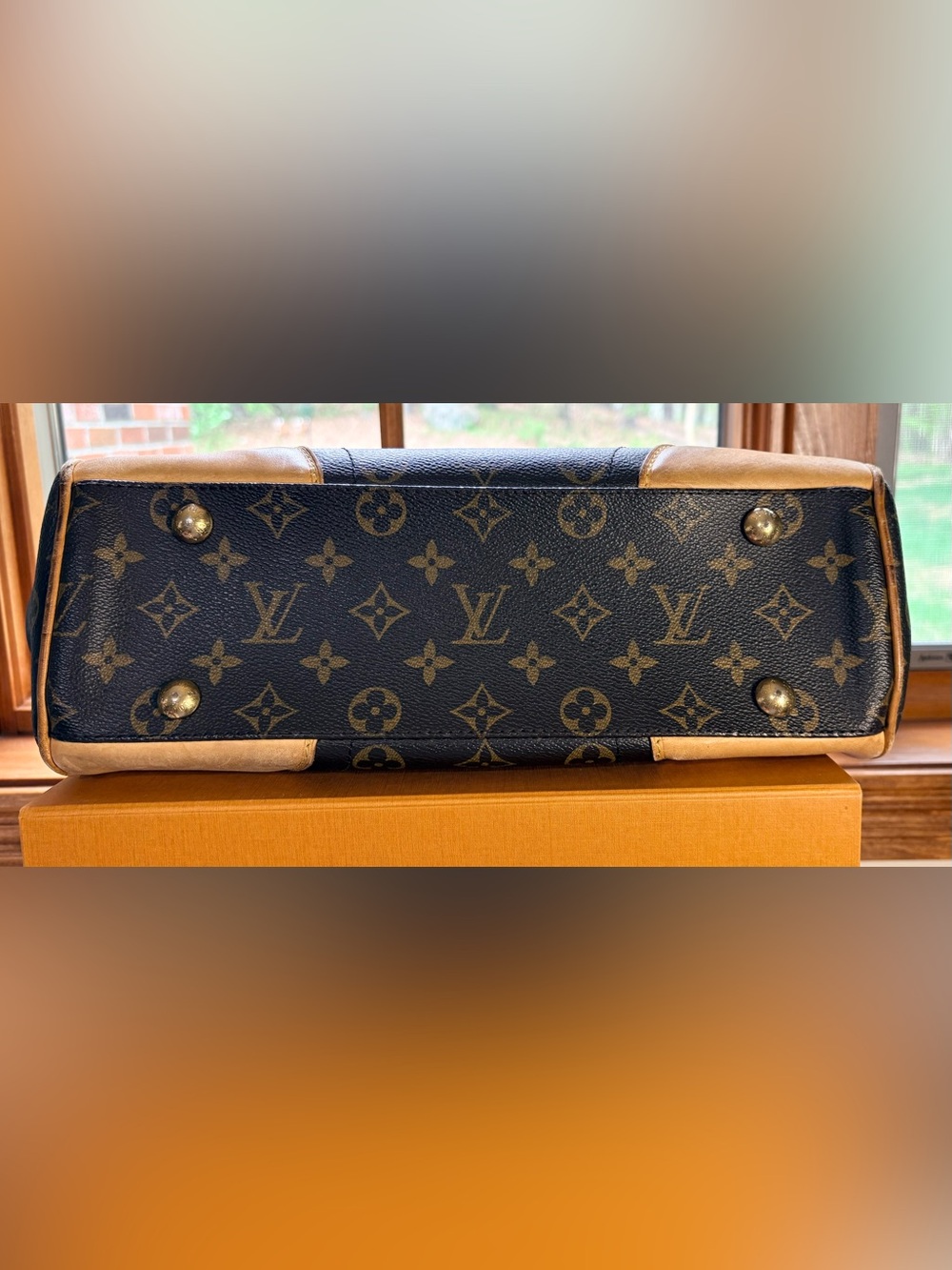 Louis Vuitton Beverly MM Bag. - Picture 7 of 17